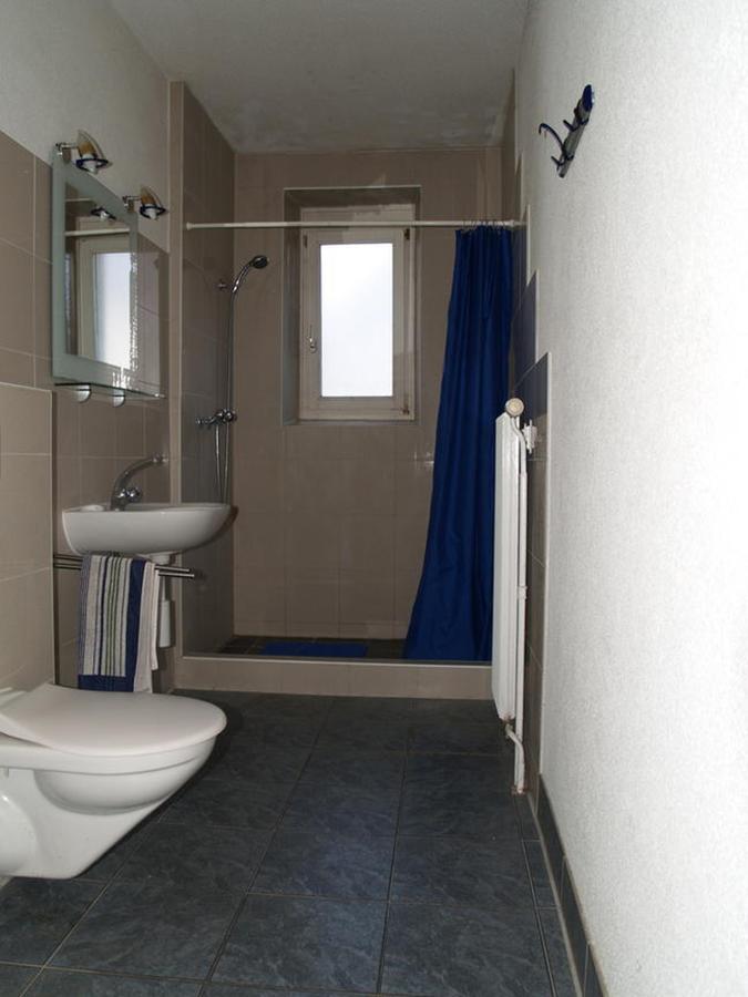 Doppel-/Zweibettzimmer mit Gemeinschaftsbad